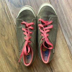 Reva Sneakers 8.5 Canvas Gym Shoes